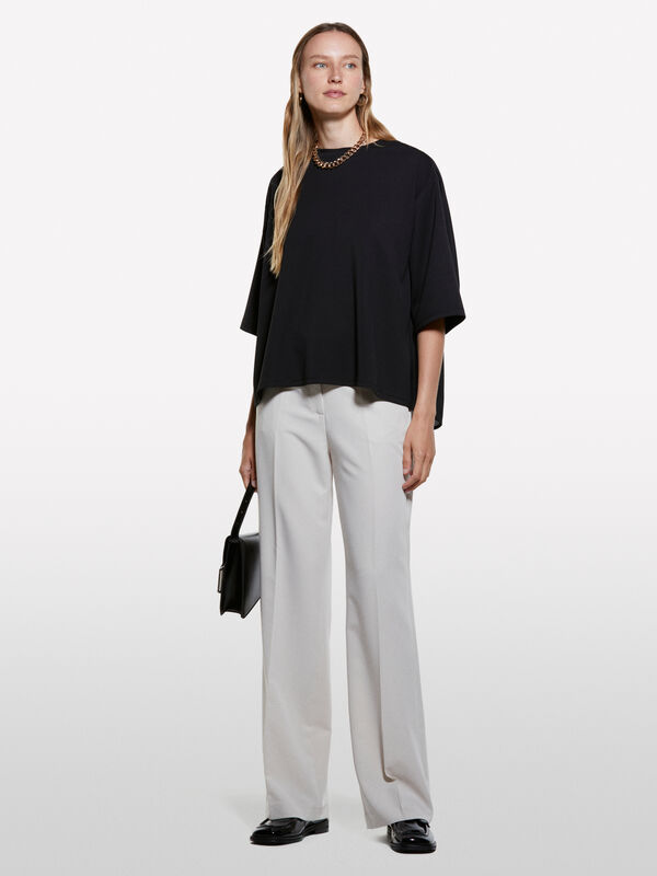 Asymmetrisches schwarzes T-Shirt Asymmetrisches schwarzes T-Shirt - kurzärmeliges t-shirt für damen | Sisley