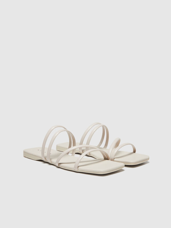 Flache Sandalen mit Riemen - sandalen und pantoffel für damen | Sisley