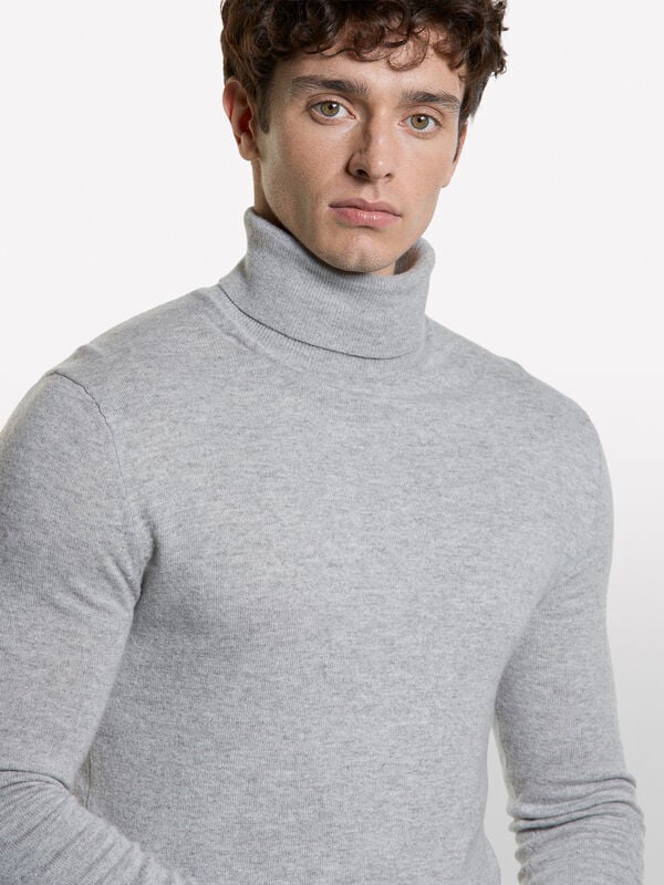 Grauer Pullover mit normaler Passform und hohem Kragen Grauer Pullover mit normaler Passform und hohem Kragen - pullover hoher kragen für herren | Sisley