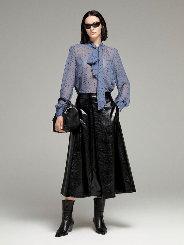 Chiffon-Bluse in Avionblau mit Punkten  - blusen für damen | Sisley