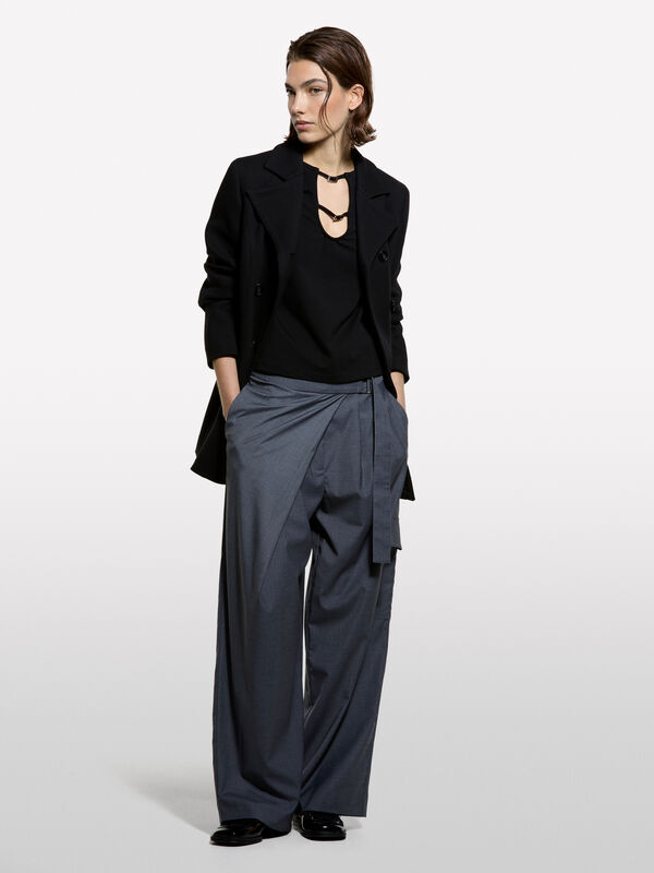 Schwarzes T-Shirt mit Cut-Out - langärmeliges t-shirt für damen | Sisley