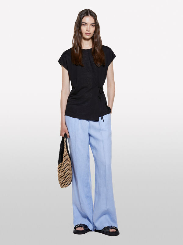 Schwarzes T-Shirt mit Schn&uuml;rsenkeln - kurz&auml;rmeliges t-shirt f&uuml;r damen | Sisley