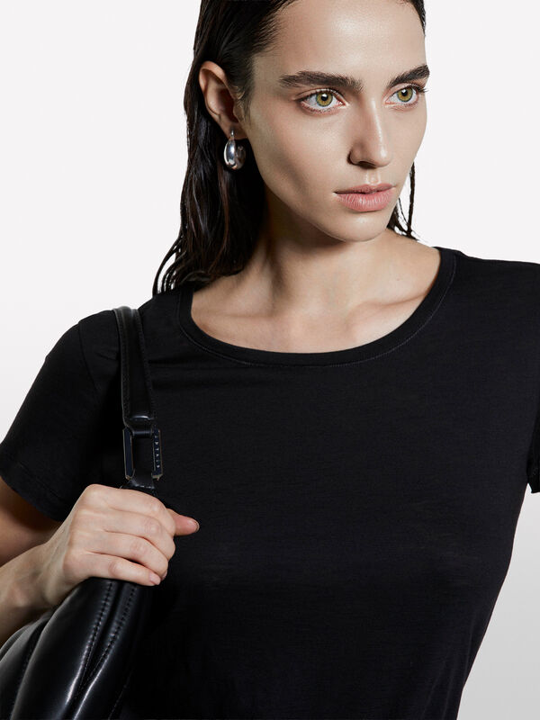 Schwarzes T-Shirt mit Rundhalsausschnitt - kurzärmeliges t-shirt für damen | Sisley
