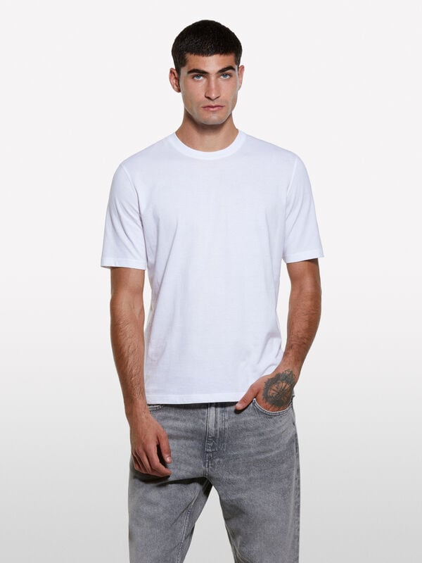 Weißes Kurzarm-T-Shirt mit normaler Passform Weißes Kurzarm-T-Shirt mit normaler Passform - kurzärmeliges t-shirt für herren | Sisley