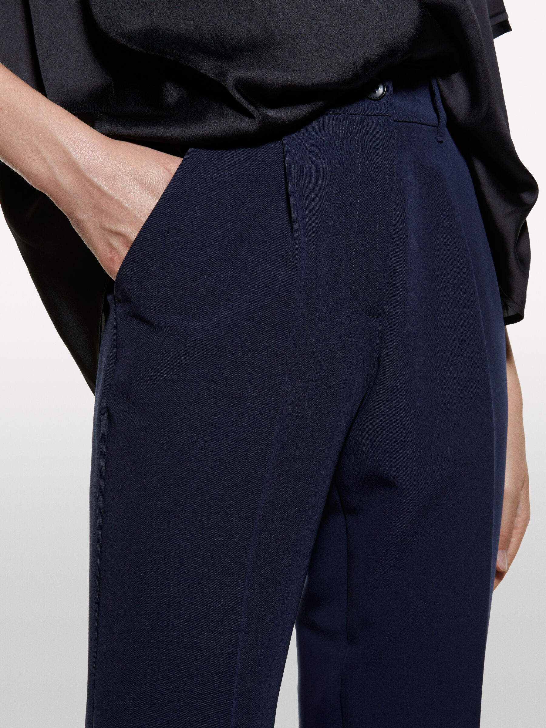 TROUSERS Damen image number null