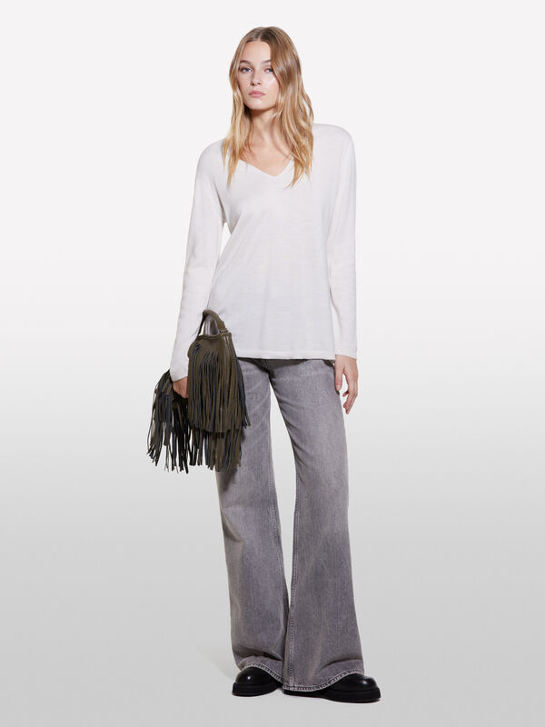 Creme-weißer Pulli in over fit mit tiefem Ausschnitt - pullover v-ausschnitt für damen | Sisley