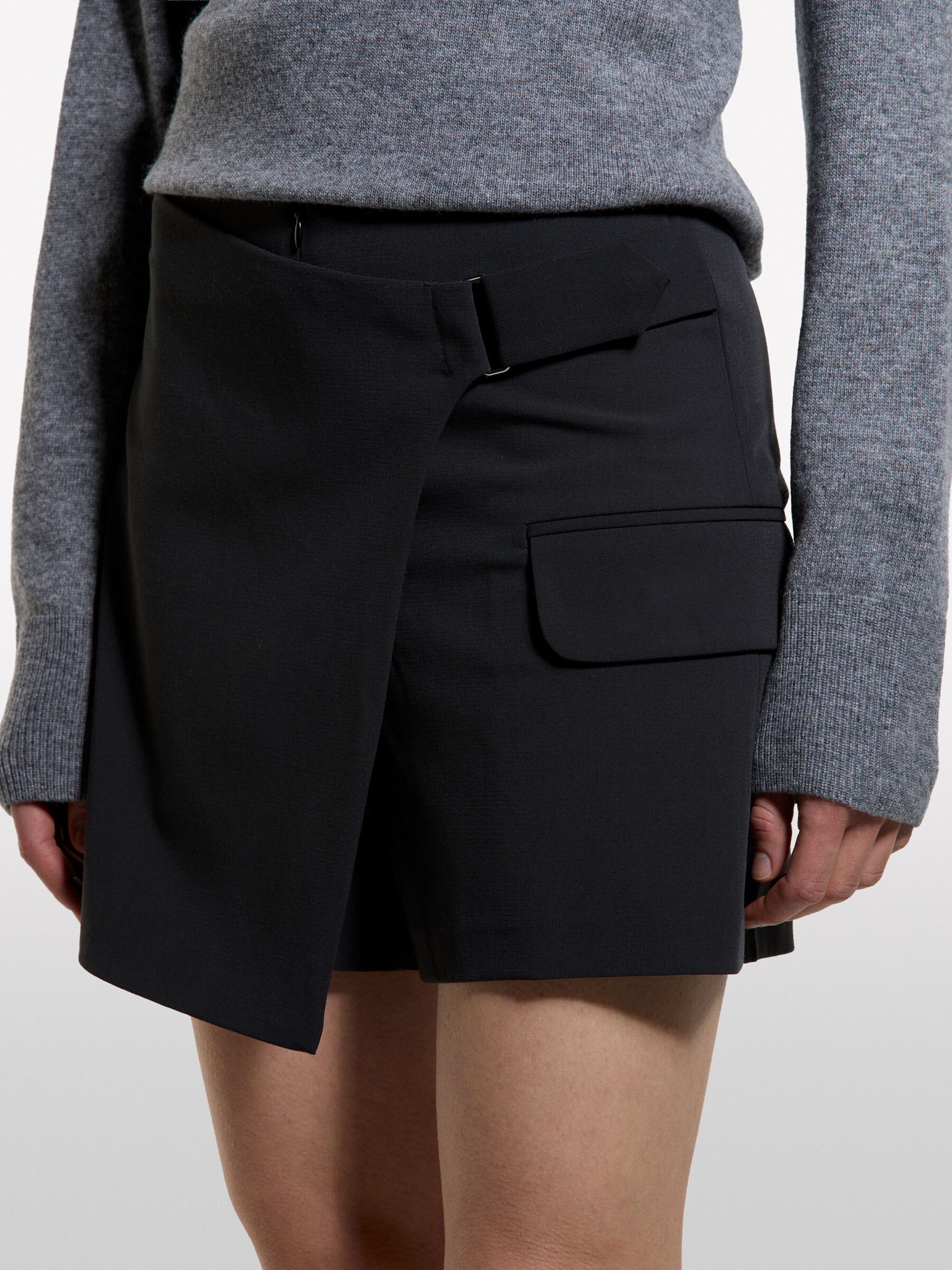 SHORTS Damen image number null
