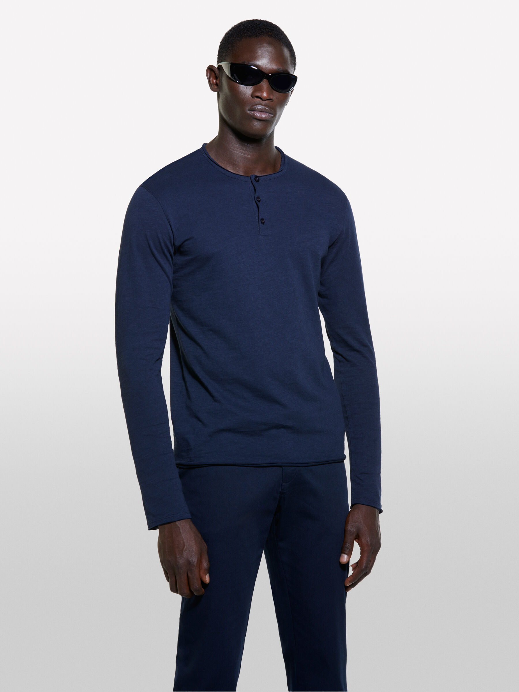 Langarmeliges Herren T Shirt Shirts der Marke Sisley