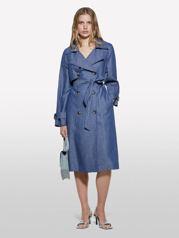 Zweireihiger Trenchcoat mit Denim-Effekt Zweireihiger Trenchcoat mit Denim-Effekt - trenchcoats und regenjacken für damen | Sisley