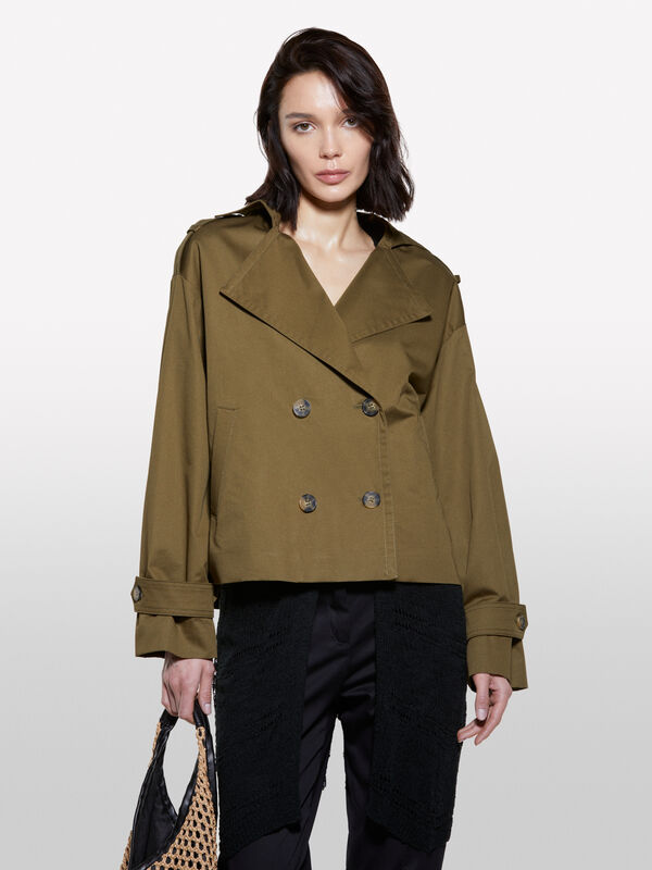 Kurzer Trenchcoat in Militärgrün - trenchcoats und regenjacken für damen | Sisley