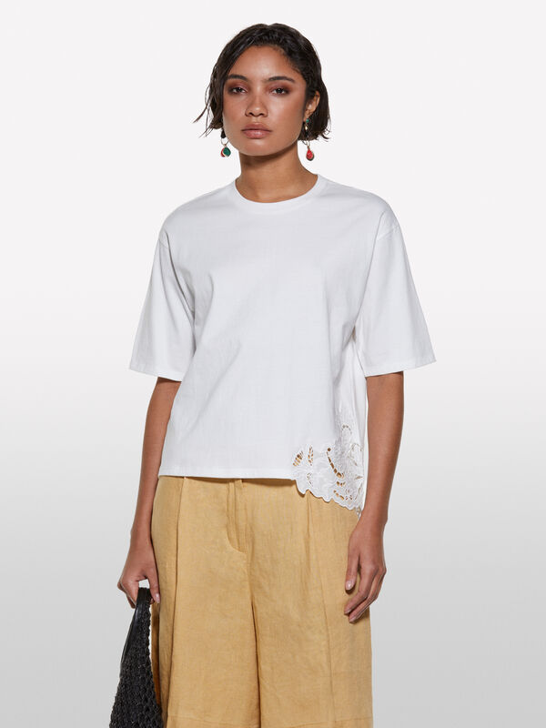 Wei&szlig;es T-Shirt mit asymmetrischer Stickerei - kurz&auml;rmeliges t-shirt f&uuml;r damen | Sisley